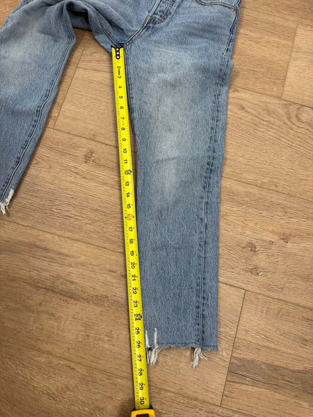 Levi's Premium Wedgie High Rise Tapered Jeans in Light Wash - Women's Size 27 - Picture 11 of 11